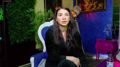 Nicolle online show from February 20, 9:00 am