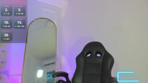 Nicol online show from April 15, 9:04 pm