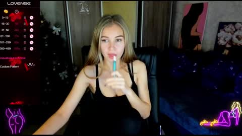 nigo_nika online show from December 13, 1:55 pm