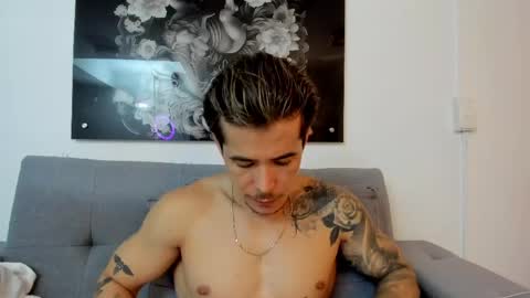 Snapshot of niickcooper chatting on May 21, 2:51 am Niick online show from May 21, 2:51 am