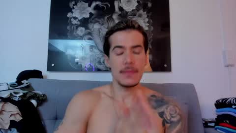 Snapshot of niickcooper chatting on May 28, 2:53 am Niick online show from May 28, 2:53 am