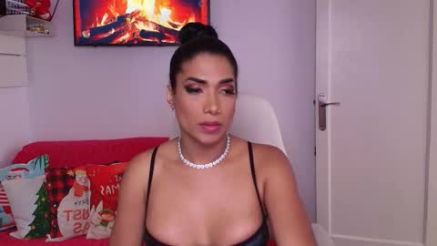 Nicolle Bustamante online show from December 21, 10:11 am