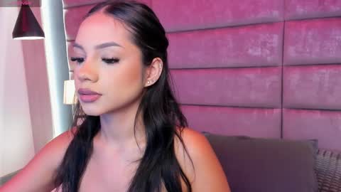 Nicole online show from April 13, 2:55 pm