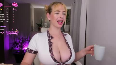 Niicoleta  online show from April 10, 4:06 am