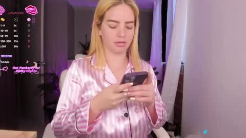 Snapshot of niicoleta2 chatting on April 22, 11:12 am Niicoleta online show from April 22, 11:12 am