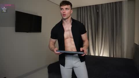 Snapshot of nik_sharp chatting on February 25, 4:16 pm Nik online show from February 25, 4:16 pm