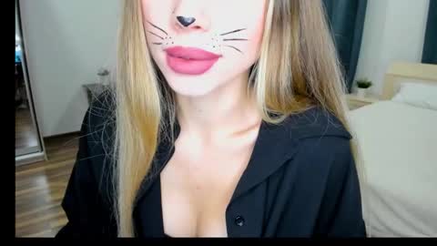 Snapshot of nika_blissy chatting on October 31, 9:49 pm Nika online show from October 31, 9:49 pm