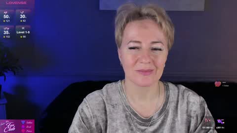 Snapshot of nika_smit chatting on December 6, 8:26 am Nika online show from December 6, 8:26 am
