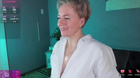 Snapshot of nika_smit chatting on December 6, 2:38 pm Nika online show from December 6, 2:38 pm