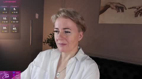 Snapshot of nika_smit chatting on December 7, 8:22 am Nika online show from December 7, 8:22 am