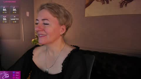 Snapshot of nika_smit chatting on December 8, 8:51 am Nika online show from December 8, 8:51 am