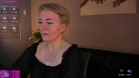 Snapshot of nika_smit chatting on December 8, 11:57 am Nika online show from December 8, 11:57 am