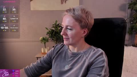Snapshot of nika_smit chatting on December 14, 11:50 am Nika online show from December 14, 11:50 am