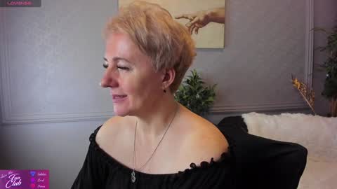 Snapshot of nika_smit chatting on December 22, 8:38 am Nika online show from December 22, 8:38 am