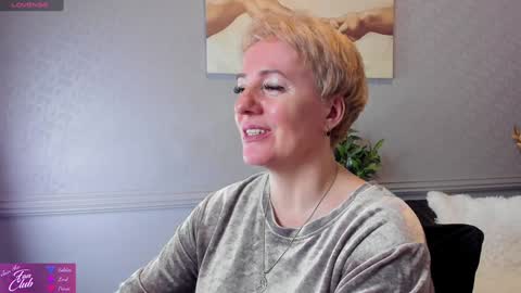Snapshot of nika_smit chatting on December 23, 1:03 pm Nika online show from December 23, 1:03 pm