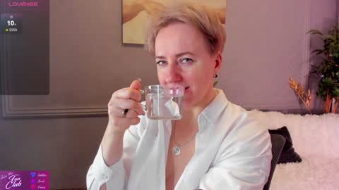 Snapshot of nika_smit chatting on January 4, 8:28 am Nika online show from January 4, 8:28 am