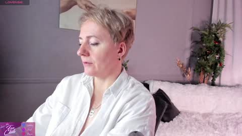 Snapshot of nika_smit chatting on January 5, 8:22 am Nika online show from January 5, 8:22 am
