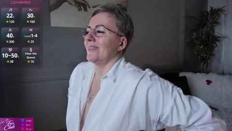 Snapshot of nika_smit chatting on February 14, 8:42 am Nika online show from February 14, 8:42 am