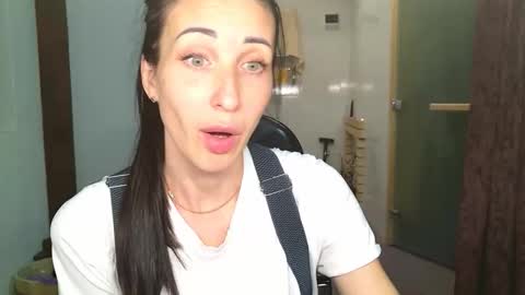 Snapshot of nikamiles chatting on November 3, 7:48 pm Nika online show from November 3, 7:48 pm