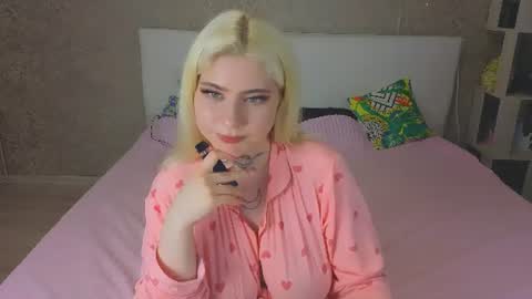 Snapshot of nikarocks chatting on June 11, 9:46 pm nikarocks online show from June 11, 9:46 pm
