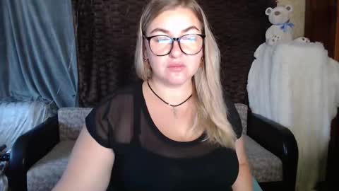 Snapshot of nikaskylink chatting on October 21, 4:35 am Nika online show from October 21, 4:35 am
