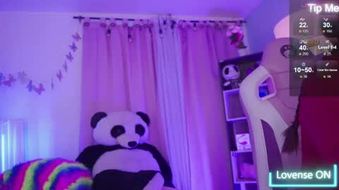 Snapshot of nikerly_hot chatting on May 4, 12:23 pm NIKERLY online show from May 4, 12:23 pm
