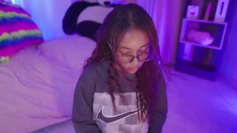 Snapshot of nikerly_hot chatting on May 11, 4:04 pm NIKERLY online show from May 11, 4:04 pm