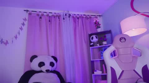 Snapshot of nikerly_hot chatting on May 20, 11:38 am NIKERLY online show from May 20, 11:38 am