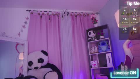 Snapshot of nikerly_hot chatting on May 28, 11:29 am NIKERLY online show from May 28, 11:29 am