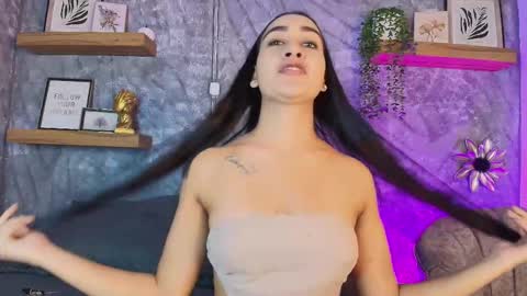 Snapshot of nikibrice chatting on February 23, 7:11 pm online show from February 23, 7:11 pm