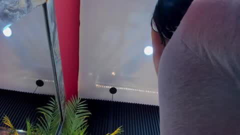 Snapshot of nikii_white chatting on December 20, 12:41 am nikii_white online show from December 20, 12:41 am