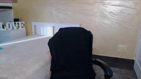 Snapshot of nikki_milf chatting on March 21, 2:20 pm Nicole online show from March 21, 2:20 pm