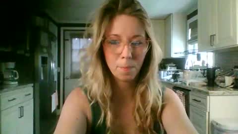 nikkib653466 online show from April 2, 5:10 pm