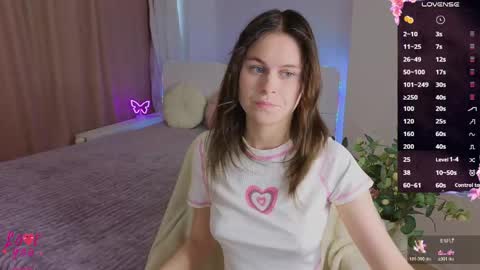 Snapshot of nikkyy_reed chatting on May 1, 8:41 am Nikky online show from May 1, 8:41 am