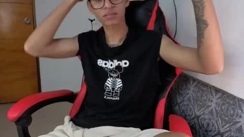 niklaus_wolf online show from April 2, 5:27 am