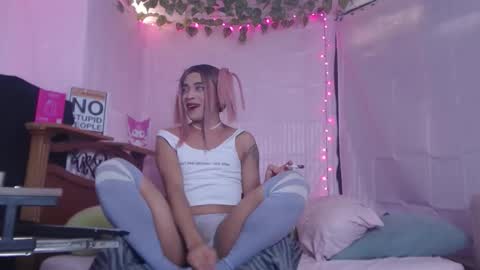 Snapshot of nikol_twink02 chatting on May 23, 11:25 am nikol_twink02 online show from May 23, 11:25 am