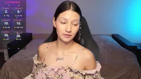 Snapshot of nikolgoldy chatting on November 6, 1:28 am Niky online show from November 6, 1:28 am