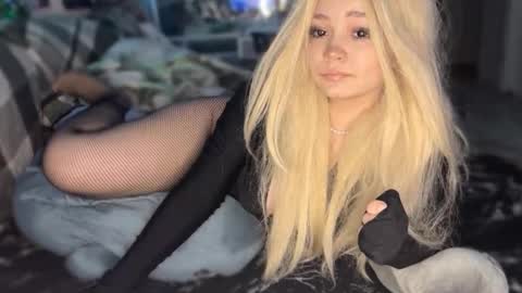 nikoli_naw online show from February 24, 7:34 pm