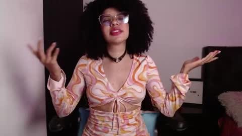 Snapshot of niky_golden chatting on June 19, 6:29 am Nicole GTM-5 1100 pm - 700 am online show from June 19, 6:29 am