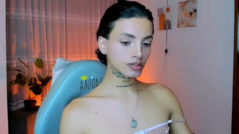 Snapshot of nilam217 chatting on June 25, 12:43 am Nilam online show from June 25, 12:43 am