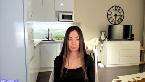 Snapshot of nilliluv chatting on January 26, 8:34 pm Bella online show from January 26, 8:34 pm