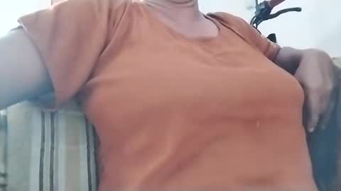 nilminichandrika42 online show from September 12, 1:38 am