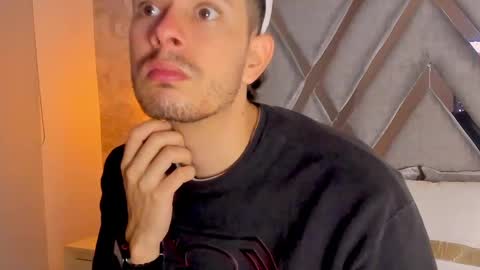 Nils online show from November 18, 4:39 am