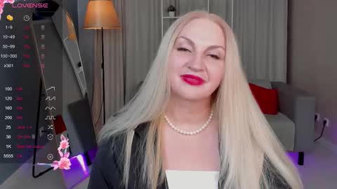 Snapshot of nina_deville chatting on October 15, 3:56 pm Nina online show from October 15, 3:56 pm