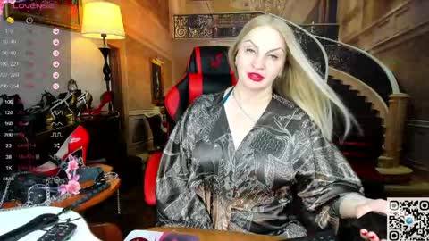 Nina online show from April 12, 1:38 pm