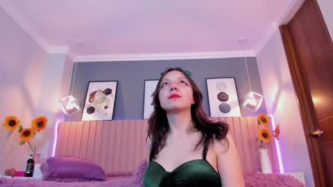 nina_ford_ online show from April 1, 3:07 am