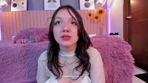 nina_ford_ online show from April 14, 8:09 am