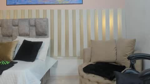 nina_glow_ online show from March 17, 11:35 am