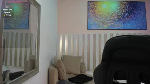 Snapshot of nina_glow_ chatting on May 19, 11:27 am nina_glow_ online show from May 19, 11:27 am
