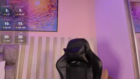Snapshot of nina_glow_ chatting on August 1, 11:20 am nina_glow_ online show from August 1, 11:20 am